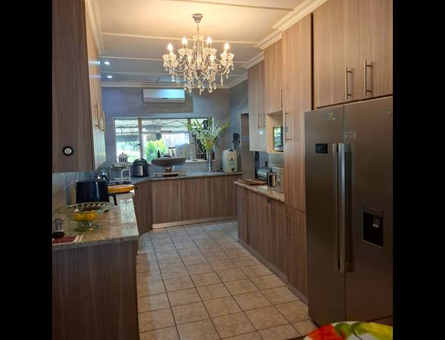 6 BEDROOM HOUSE FOR SALE IN MEYERTON CENTRAL